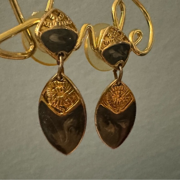 ⚜️3 for $30⚜️ Vintage Drop Earrings (Marbled Grey Enamel, Pierced, Gold Tone) - Picture 9 of 11
